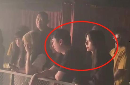 网红吃瓜塌房视频真实,揭秘网络红人背后的真相与争议  第2张